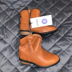 Little tasseled zipper boots